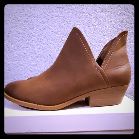 Universal Thread Shoes - Brown Booties